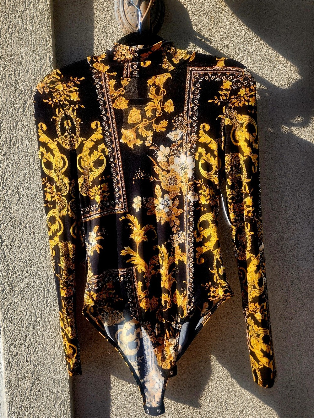 Olive Ole Baroque Print Long Sleeve Mock Neck Bodysuit Black Gold Large - Picture 5 of 5
